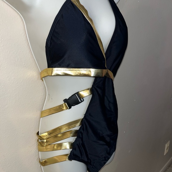 One piece swimsuit - Picture 2 of 4